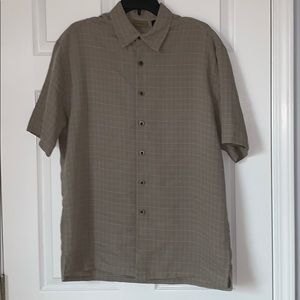 Men’s short-sleeved button down Axist shirt